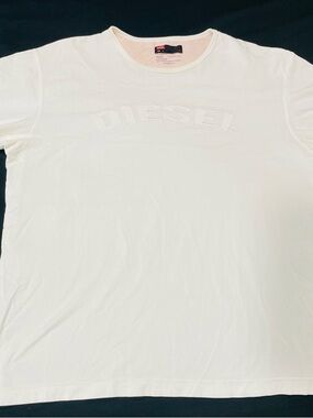 Diesel White Embossed Logo Crew Tee

LIGHTLY WORN LIKE NEW